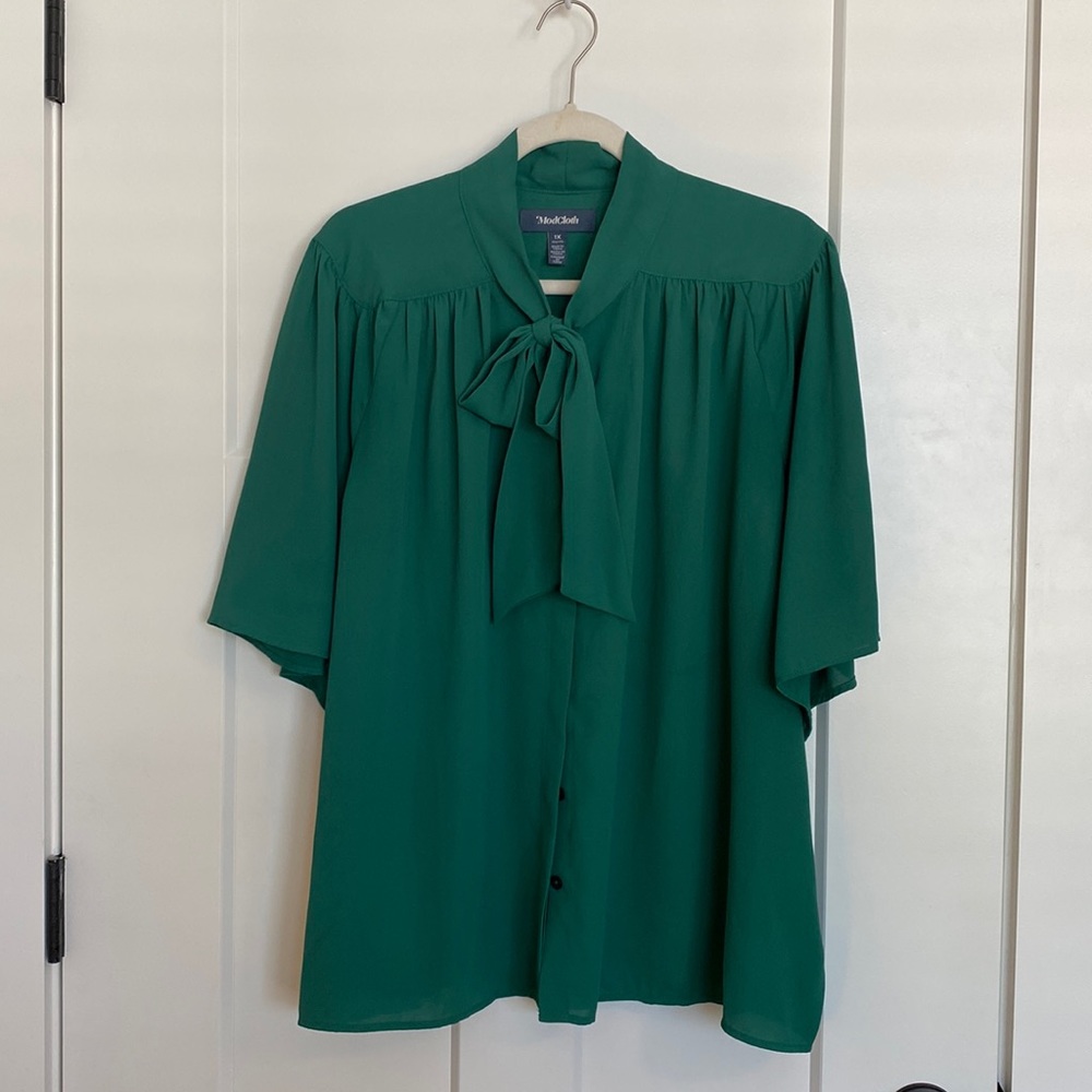 Modcloth tied neck emerald green blouse